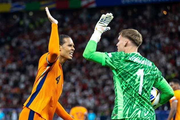 Netherlands v Turkiye: Quarter-Final - UEFA EURO, EM, Europameisterschaft,Fussball 2024 Virgil Van Dijk , Bart Verbruggen are playing during the UEFA Euro 2024 Quarter-Final match between Netherlands v Turkiye, at the Olympiastadion Berlin in Berlin, Germany, on July 6, 2024. Berlin Germany  Copyright: xAndrzejxIwanczukx originalFilename:iwanczuk-netherla240706_npMtm.jpg