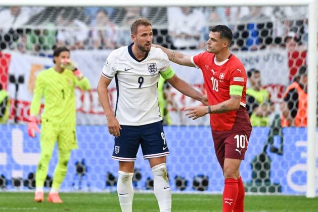 Granit Xhaka (Schweiz), Harry Kane (England), v.re. 06.07.2024, Fussball Europameisterschaft 2024, EM 2024, Viertelfinale, England - Schweiz 6:4 n.E. Düsseldorf Merkur-Spiel-Arena Deutschland