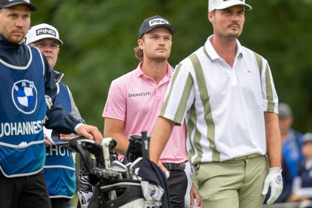 Freddy Schott verfolgt den Golfball von Johannes Veerman, BMW International Open 2024, Golf, 07.07.2024 Muenchen Bayern Deutschland
