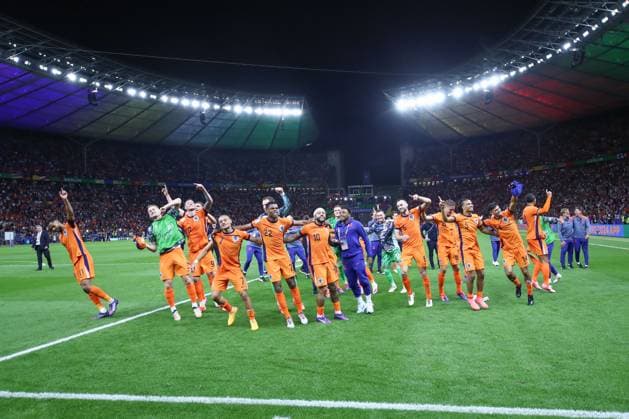 06.07.2024, xtgx, Fussball EM 2024 1 4 Finale, Niederlande - Tuerkei emspor, v.l. Niederlande Jubel ueber den Sieg, Jubel nach Spielende (DFL DFB REGULATIONS PROHIBIT ANY USE OF PHOTOGRAPHS as IMAGE SEQUENCES and or QUASI-VIDEO) Berlin