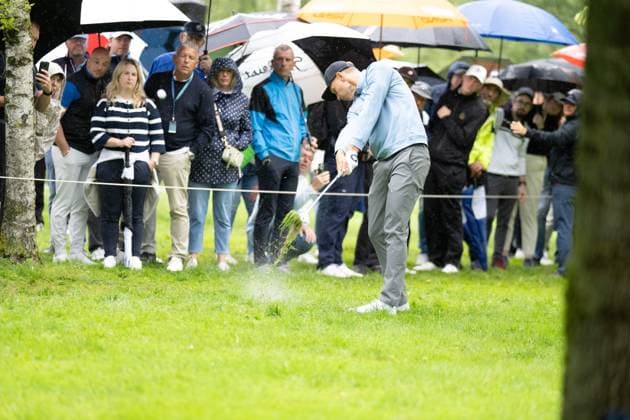 Matti Schmid, Golfschlaeger voll Gras, BMW International Open 2024, Golf, 07.07.2024 Muenchen Bayern Deutschland