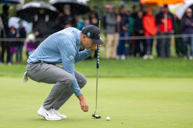 Matti Schimd auf dem Green, bereitet sich zum Putten vor, BMW International Open 2024, Golf, 07.07.2024 Muenchen Bayern Deutschland