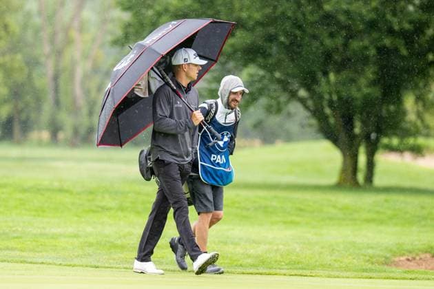 Jeremy Paul auf dem Weg zum Green mit seinem Caddy, BMW International Open 2024, Golf, 07.07.2024 Muenchen Bayern Deutschland