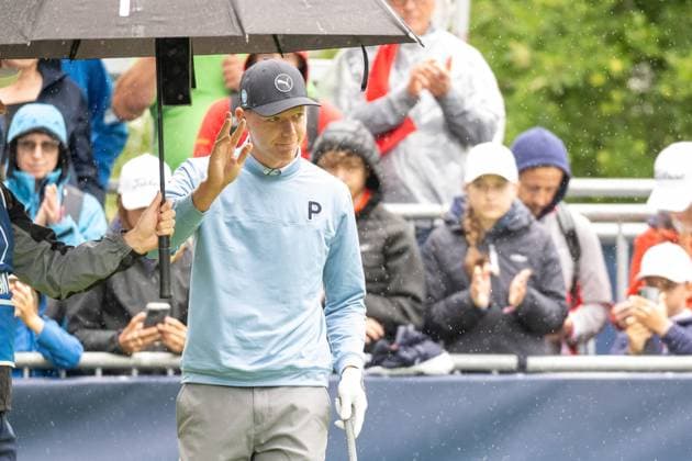Matti Schmid gruesst die Fans, BMW International Open 2024, Golf, 07.07.2024 Muenchen Bayern Deutschland