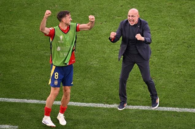 05.07.2024, xjhx, Fussball EM 2024 1 4 Finale, Deutschland - Spanien emspor, v.l. Fabian Ruiz Pena (Spanien), Trainer Head Coach Luis De LA Fuente (Spanien) jubeln jubelt nach Spielende celebrate at the end of the match. (UEFA REGULATIONS PROHIBIT ANY USE OF PHOTOGRAPHS as IMAGE SEQUENCES and or QUASI-VIDEO) Stuttgart