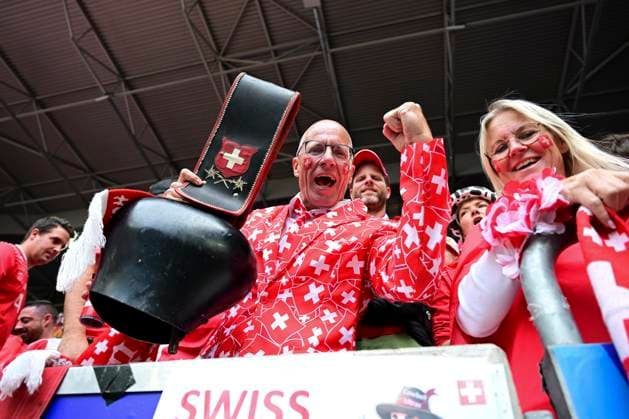 Fans Schweiz, England - Schweiz, Fussball, UEFA EURO, EM, Europameisterschaft,Fussball 2024, Viertelfinale, 06.07.2024 Düsseldorf Nordrhein - Westfalen Deutschland *** Fans Switzerland, England Switzerland, Football, UEFA Euro 2024, Quarter-finals, 06 07 2024 Düsseldorf North Rhine-Westphalia Germany Copyright: xkolbert-press MarcxNiemeyerx