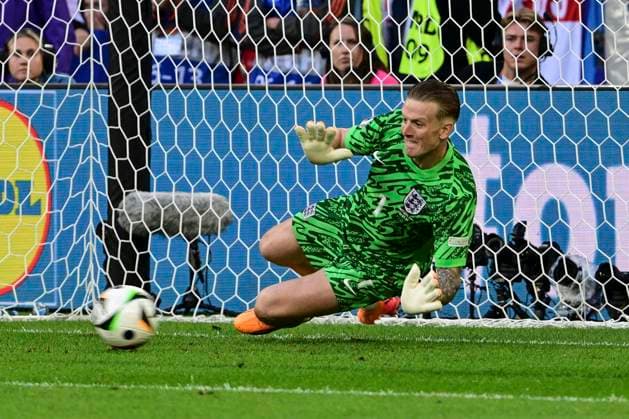 Jordan Pickford 1(England) hält Elfmeter von Manuel Akanji 5 (Schweiz), England - Schweiz, Fussball, UEFA EURO, EM, Europameisterschaft,Fussball 2024, Viertelfinale, 06.07.2024 Düsseldorf Nordrhein - Westfalen Deutschland