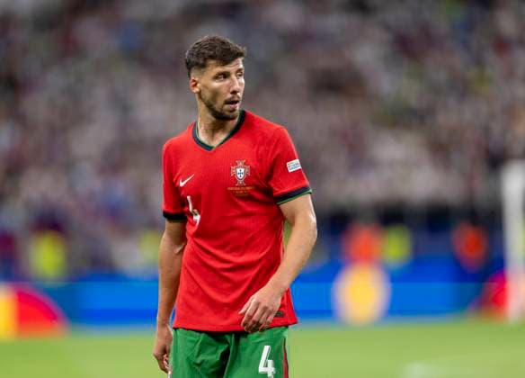 01.07.2024, Fussball UEFA EURO, EM, Europameisterschaft,Fussball 2024, Achtelfinale, Portugal - Slowenien, in der Frankfurt Arena Frankfurt am Main, Ruben Dias (Portugal) nachdenklich.