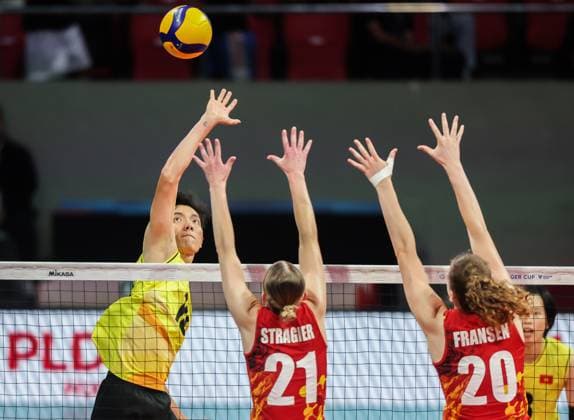 (240707) -- MANILA, July 7, 2024 -- Nguyen Thi Bich Tuyen (L) of Vietnam spikes the ball during the 3rd place match between Vietnam and Belgium at the FIVB Women s Volleyball Challenger Cup 2024 in Manila, the Philippines, on July 7, 2024. ) (SP)PHILIPPINES-MANILA-VOLLEYBALL-FIVB WOMEN S CHALLENGER CUP 2024-VIETNAM VS BELGIUM RouellexUmali 