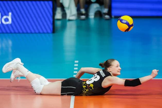 (240707) -- MANILA, July 7, 2024 -- Britt Rampelberg of Belgium tries to save the ball during the 3rd place match between Vietnam and Belgium at the FIVB Women s Volleyball Challenger Cup 2024 in Manila, the Philippines, on July 7, 2024. ) (SP)PHILIPPINES-MANILA-VOLLEYBALL-FIVB WOMEN S CHALLENGER CUP 2024-VIETNAM VS BELGIUM RouellexUmali 