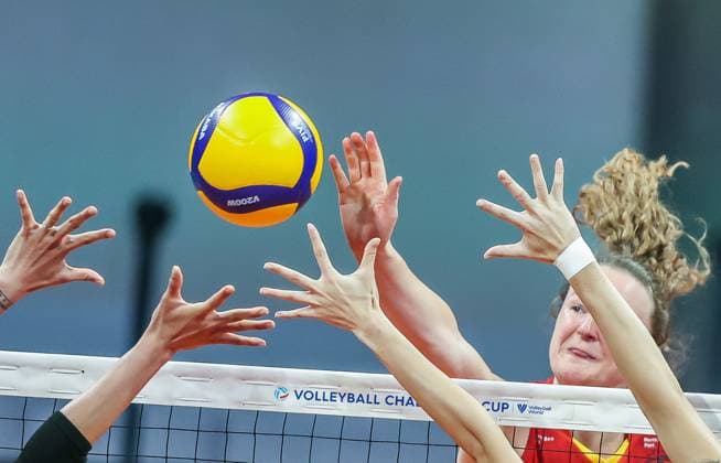 Sport Themen der Woche KW27 (240707) -- MANILA, July 7, 2024 -- Britt Fransen (Back R) of Belgium spikes the ball during the 3rd place match between Vietnam and Belgium at the FIVB Women s Volleyball Challenger Cup 2024 in Manila, the Philippines, on July 7, 2024. ) (SP)PHILIPPINES-MANILA-VOLLEYBALL-FIVB WOMEN S CHALLENGER CUP 2024-VIETNAM VS BELGIUM RouellexUmali 