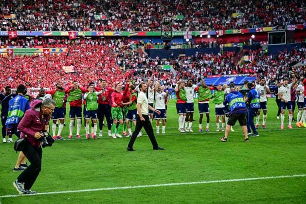 Englische Mannschaft feiert den Sieg, England - Schweiz, Fussball, UEFA EURO, EM, Europameisterschaft,Fussball 2024, Viertelfinale, 06.07.2024 Düsseldorf Nordrhein - Westfalen Deutschland