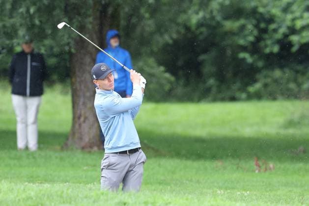 Matti Schmid (GER) schlaegt aus dem Bunker, Sand, BMW International Open 2024, Golf, DP World Tour, Herren, Finale, 07.07.2024 Moosinning Bayern Deutschland