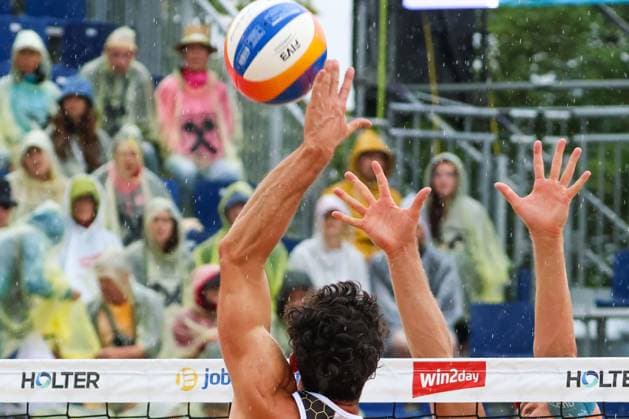 Beach volleyball, Beachvolleyball - Pro Beach Battle Masters SEEWALCHEN,AUSTRIA,07.JUL.24 - BEACH VOLLEYBALL - Beach Volleyball Tour PRO, Pro Beach Battle Masters Litzlberg. Image shows Maximilian Trummer (AUT) and Alexander Huber (AUT).  GEPAxpictures xMathiasxMandl