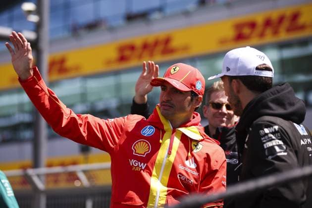 SAINZ Carlos (spa), Scuderia Ferrari SF-24, portrait and GASLY Pierre (fra), Alpine F1 Team A524, portrait during the Formula 1 Qatar Airways British Grand Prix 2024, 12th round of the 2024 Formula One World Championship, WM, Weltmeisterschaft from July 5 to 7, 2024 on the Silverstone Circuit, in Silverstone, United Kingdom - F1 - BRITISH GRAND PRIX 2024 DPPI Panoramic  240707_R12_GRAN_BRETAGNA_DP_EA024726
