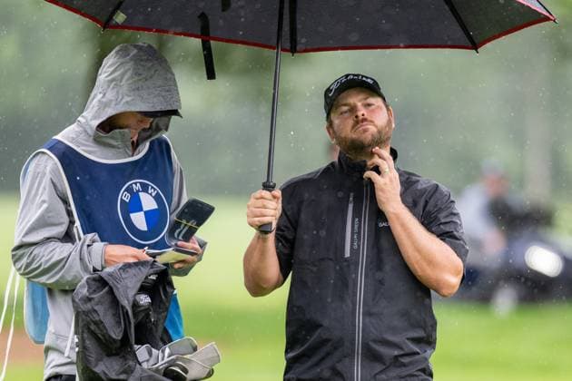 Jordan Smith mit seinem Caddy, BMW International Open 2024, Golf, 07.07.2024 Muenchen Bayern Deutschland