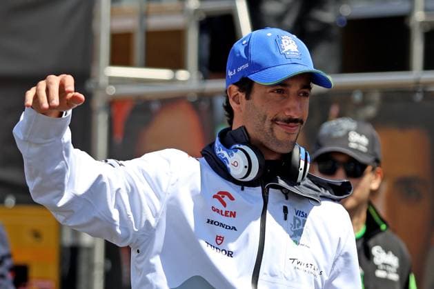 07.07.2024, xrarjax, Motorsport FIA Formel 1, Großer Preis von Großbritannien 2024 emspor, v.l. Daniel Ricciardo (Racing Bulls) Startnummer 03 Silverstone