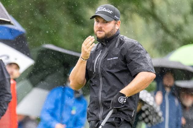Jordan Smith hebt die Hand vor den Mund, BMW International Open 2024, Golf, 07.07.2024 Muenchen Bayern Deutschland