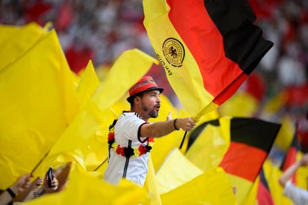 Feature, GER Fan, Fahnen Viertelfinale, Match M45, Spanien (ESP) - Deutschland (GER) 2:1 n.V., am 05.07.2024 in Stuttgart Deutschland. Fussball Europameisterschaft 2024 vom 14.06. - 14.07.2024 in Deutschland. Â