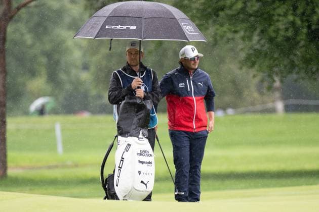 Ewen Ferguson mit seinem Caddy wartet aufs Putten, BMW International Open 2024, Golf, 07.07.2024 Muenchen Bayern Deutschland