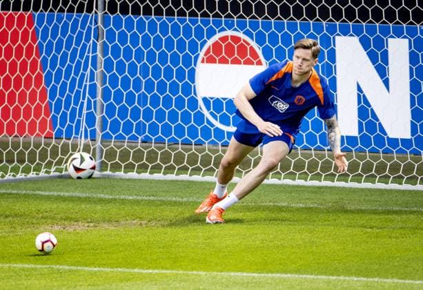 WOLFSBURG - Wout Weghorst during a training session of the Dutch national team, Nationalteam in the AOK Stadium on July 7, 2024 in Wolfsburg, Germany. The Dutch national team is preparing for the semi-finals of the European Football Championship in Germany against England. ANP KOEN VAN WEEL UEFA EURO, EM, Europameisterschaft,Fussball 2024 2024 xVIxANPxSportx xxANPxIVx 502987509 originalFilename: 502987509.jpg