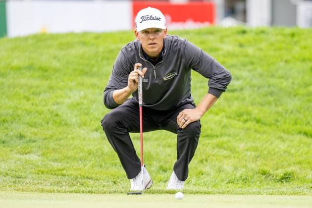 Jeremy Paul auf dem Gruen prueft die Gegebenheiten, BMW International Open 2024, Golf, 07.07.2024 Muenchen Bayern Deutschland
