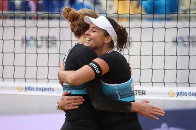 Beach volleyball, Beachvolleyball - Pro Beach Battle Masters SEEWALCHEN,AUSTRIA,07.JUL.24 - BEACH VOLLEYBALL - Beach Volleyball Tour PRO, Pro Beach Battle Masters Litzlberg. Image shows Barbora Hermannova (CZE) and Tjasa Kotnik (SLO).  GEPAxpictures xMathiasxMandl