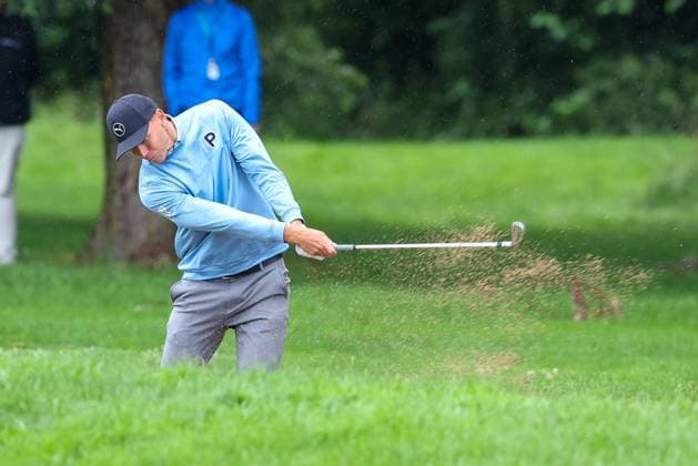 Matti Schmid (GER) schlaegt aus dem Bunker, Sand, BMW International Open 2024, Golf, DP World Tour, Herren, Finale, 07.07.2024 Moosinning Bayern Deutschland