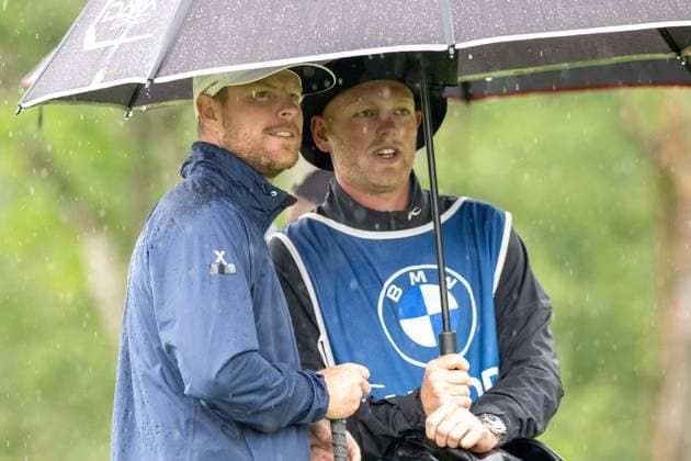 Jens Dentrorp mit seinem Caddy, BMW International Open 2024, Golf, 07.07.2024 Muenchen Bayern Deutschland