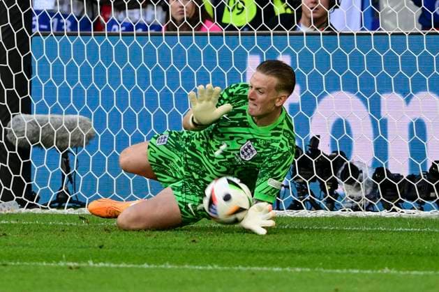 Jordan Pickford 1(England) hält Elfmeter von Manuel Akanji 5 (Schweiz), England - Schweiz, Fussball, UEFA EURO, EM, Europameisterschaft,Fussball 2024, Viertelfinale, 06.07.2024 Düsseldorf Nordrhein - Westfalen Deutschland