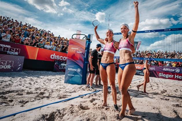 Bilder des Jahres 2024, Sport 07 Juli Sport Themen der Woche KW27 Sport Bilder des Tages Beachvolleyball Frauen Allianz German Beach Tour 2024 Tourstop Heidelberg 07.07.2024 v.l. Kim van de Velde und Sandra Ittlinger gewinnen das Turnier in Heidelberg Heidelberg Messplatz Baden-Wüttemberg Deutschland *** Beach volleyball women Allianz German Beach Tour 2024 Tourstop Heidelberg 07 07 2024 f l Kim van de Velde and Sandra Ittlinger win the tournament in Heidelberg Heidelberg Messplatz Baden Wüttemberg Germany