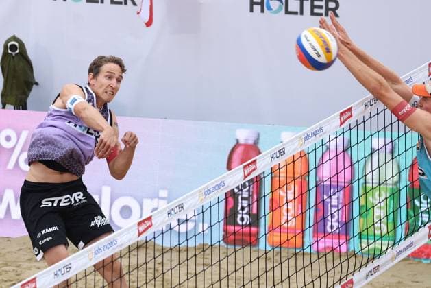 Beach volleyball, Beachvolleyball - Pro Beach Battle Masters SEEWALCHEN,AUSTRIA,07.JUL.24 - BEACH VOLLEYBALL - Beach Volleyball Tour PRO, Pro Beach Battle Masters Litzlberg. Image shows Julian Hoerl (AUT).  GEPAxpictures xMathiasxMandl