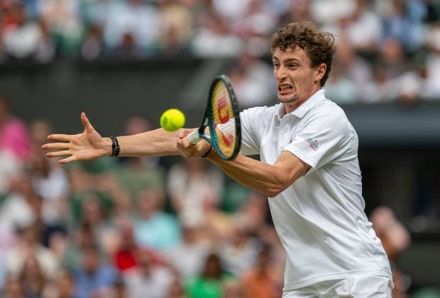 Tennis - Wimbledon Championship 2024 - Day 7 LONDON, ENGLAND - Sunday, July 7, 2024: Ugo Humbert (FRA) during the Gentlemen s Singles 4th Round match on Day Seven of The Championships Wimbledon 2024 at the All England Lawn Tennis and Croquet Club. (Photo by Kirsten Holst Propaganda) LONDON All England Lawn Tennis and Croq GREATER LONDON ENGLAND  Copyright: xKirstenxHolstx 2024-07-07-024-Wimbledon_Day_7