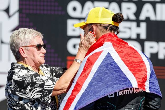 44 Lewis Hamilton (GBR, Mercedes-AMG Petronas F1 Team) and his mother Carmen, F1 Grand Prix of Great Britain at Silverstone Circuit on July 7, 2024 in Silverstone, Great Britain. (Photo by HOCH ZWEI) Silverstone Great Britain