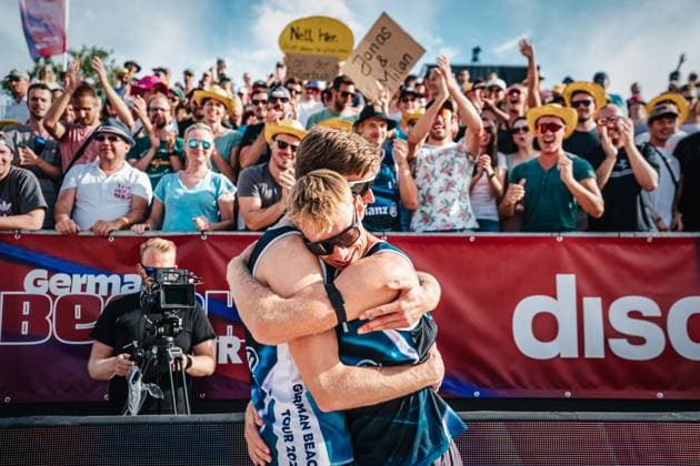 Beachvolleyball Männer Allianz German Beach Tour 2024 Tourstop Heidelberg 07.07.2024 v.l. Milan Sievers und Jonas Reinhardt gewinnen den Tourstop in Heidelberg Messplatz Heidelberg Deutschland