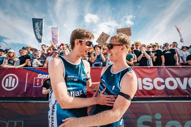 Beachvolleyball Männer Allianz German Beach Tour 2024 Tourstop Heidelberg 07.07.2024 v.l. Milan Sievers und Jonas Reinhardt gewinnen den Tourstop in Heidelberg Messplatz Heidelberg Deutschland