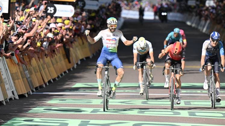 07-07-2024 Tour De France; Tappa 09 Troyes - Troyes; 2024, Totalenergies; 2024, Ineos Grenadiers; 2024, Israel - Premier Tech; Turgis, Anthony; Pidcock, Thomas; Gee, Derek; Troyes; 
