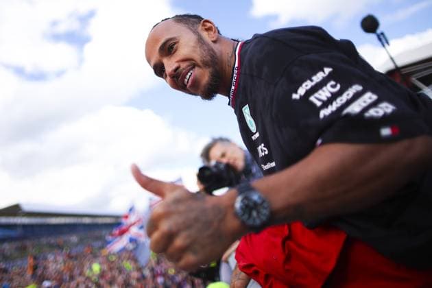 HAMILTON Lewis (gbr), Mercedes AMG F1 Team W15, portrait celebration with the fans during the Formula 1 Qatar Airways British Grand Prix 2024, 12th round of the 2024 Formula One World Championship, WM, Weltmeisterschaft from July 5 to 7, 2024 on the Silverstone Circuit, in Silverstone, United Kingdom - F1 - BRITISH GRAND PRIX 2024 DPPI Panoramic  240707_R12_GRAN_BRETAGNA_DP_EA027191
