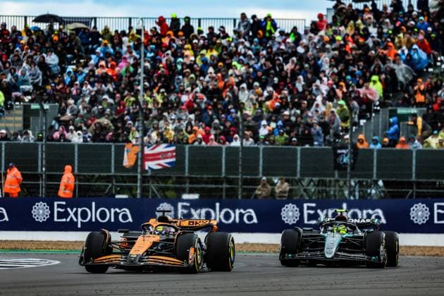 81 Oscar Piastri (AUS, McLaren Formula 1 Team), 44 Lewis Hamilton (GBR, Mercedes-AMG Petronas F1 Team), F1 Grand Prix of Great Britain at Silverstone Circuit on July 7, 2024 in Silverstone, Great Britain. (Photo by HOCH ZWEI) Silverstone Great Britain