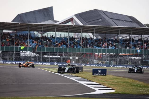 63 RUSSELL George (gbr), Mercedes AMG F1 Team W15, action 44 HAMILTON Lewis (gbr), Mercedes AMG F1 Team W15, action during the Formula 1 Qatar Airways British Grand Prix 2024, 12th round of the 2024 Formula One World Championship, WM, Weltmeisterschaft from July 5 to 7, 2024 on the Silverstone Circuit, in Silverstone, United Kingdom - F1 - BRITISH GRAND PRIX 2024 DPPI Panoramic 240707_R12_GRAN_BRETAGNA_DP_XB3_8761