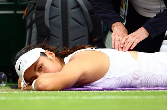 Emma Raducanu injured during her fourth round match Wimbledon Tennis Championships, Day 7, The All England Lawn Tennis and Croquet Club, London, UK - 07 Jul 2024  Copyright: xJamesxMarsh Shutterstockx 14575060ek