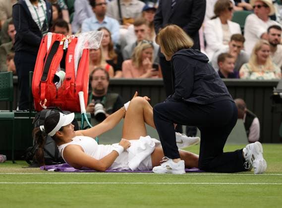 Emma Raducanu injured during her fourth round match Wimbledon Tennis Championships, Day 7, The All England Lawn Tennis and Croquet Club, London, UK - 07 Jul 2024  Copyright: xEllaxLing Shutterstockx 14575061dd
