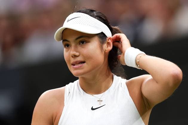 Emma Raducanu dejected during her fourth round match Wimbledon Tennis Championships, Day 7, The All England Lawn Tennis and Croquet Club, London, UK - 07 Jul 2024  Copyright: xEllaxLing Shutterstockx 14575061dq