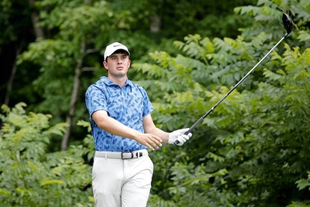 SILVIS, IL - JULY 07: PGA, Golf Herren golfer Davis Thompson plays his tee shot on the 2nd hole during the final round of the John Deere Classic on July 7,2024, at the TPC Deere Run in Silvis, Illinois. (Photo by Brian Spurlock Icon Sportswire) GOLF: JUL 07 PGA John Deere Classic EDITORIAL USE ONLY Icon2407077