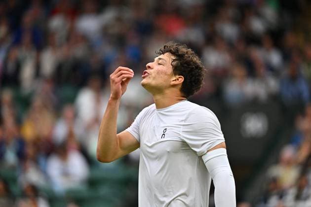 Wimbledon - Fourth Round Ben Shelton (USA) during his fourth round match at the 2024 Wimbledon Championships at the AELTC in London, UK, on July 7, 2024. Photo by Corinne Dubreuil ABACAPRESS.COM London United Kingdom  Copyright: xDubreuilxCorinne ABACAx