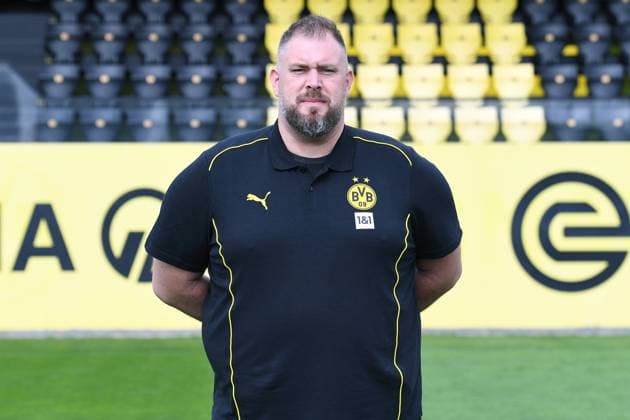 Borussia Dortmund II; 3.Liga, Porträttermin 2024 2025 Zeugwart Max Plaga; Borussia Dortmund II; 3. Liga, Porträttermin 2024 2025