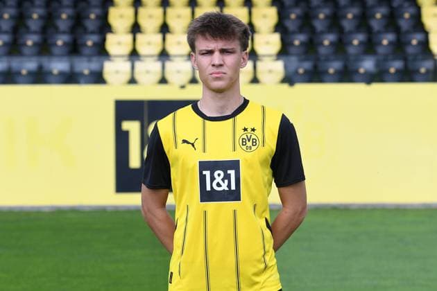 Borussia Dortmund II; 3.Liga, Porträttermin 2024 2025 Julian Hettwer; Borussia Dortmund II; 3. Liga, Porträttermin 2024 2025