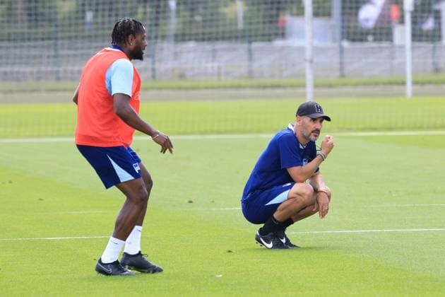 DEU, DFL, 2. FBL Hertha BSC, Training, 08.07.2024, Sportforum, Berlin, DEU, DFL, 2. FBL Hertha BSC, Training, im Bild Cheftrainer Cristian Fiel (Hertha BSC Berlin), Deyovaisio Zeefuik (Hertha BSC Berlin 34) DFL - regulations prohibit any use of Photographs as image sequences and or quasi-video Foto: Juergen Engler nordphoto GmbH