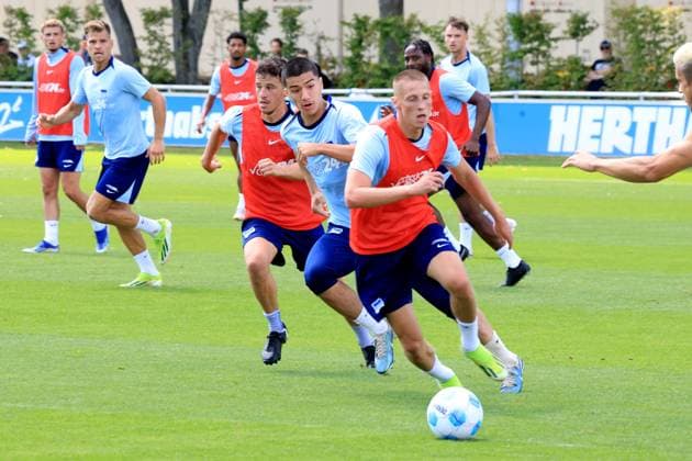 DEU, DFL, 2. FBL Hertha BSC, Training, 08.07.2024, Sportforum, Berlin, DEU, DFL, 2. FBL Hertha BSC, Training, im Bild Palko Dardai (Hertha BSC Berlin 27) , Ibrahim Maza (Hertha BSC Berlin 30) DFL - regulations prohibit any use of Photographs as image sequences and or quasi-video Foto: Juergen Engler nordphoto GmbH