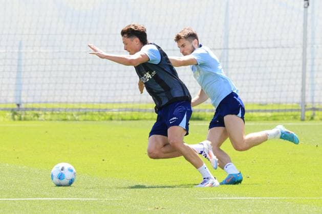 DEU, DFL, 2. FBL Hertha BSC, Training, 08.07.2024, Sportforum, Berlin, DEU, DFL, 2. FBL Hertha BSC, Training, im Bild Fabian Reese (Hertha BSC Berlin 11), Jonjoe Kenny (Hertha BSC Berlin 16) DFL - regulations prohibit any use of Photographs as image sequences and or quasi-video Foto: Juergen Engler nordphoto GmbH
